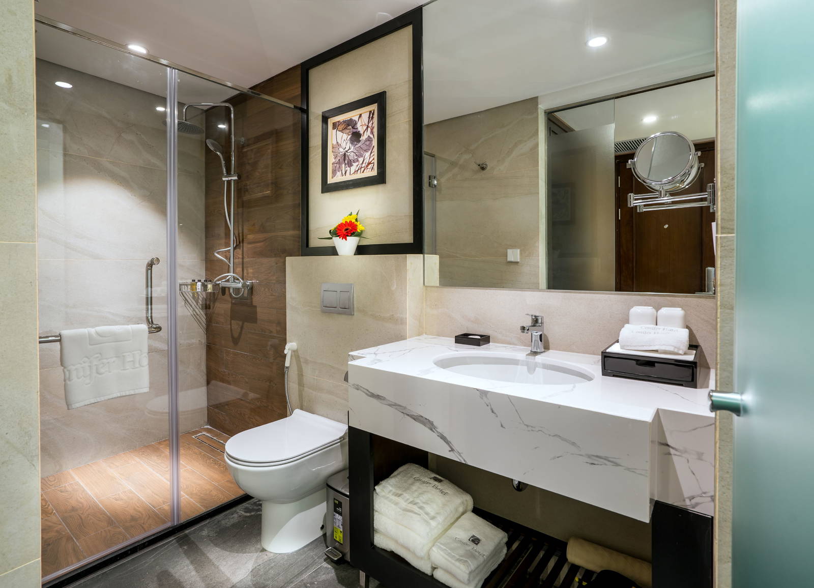 Conifer Grand Hotel, Hanoi