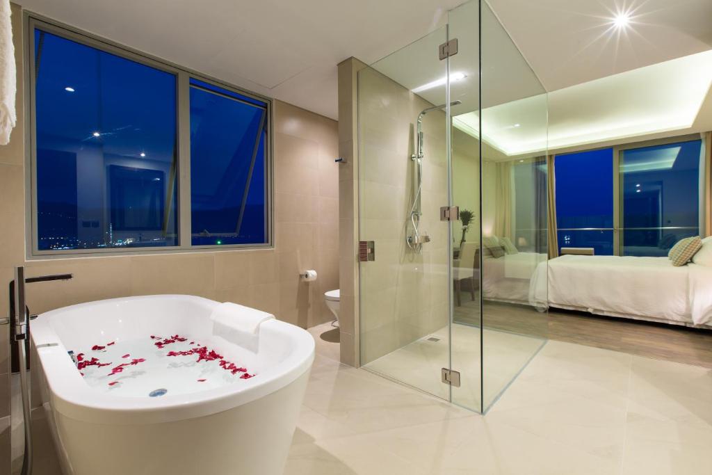 A La Carte Da Nang Beach Hotel, Da Nang