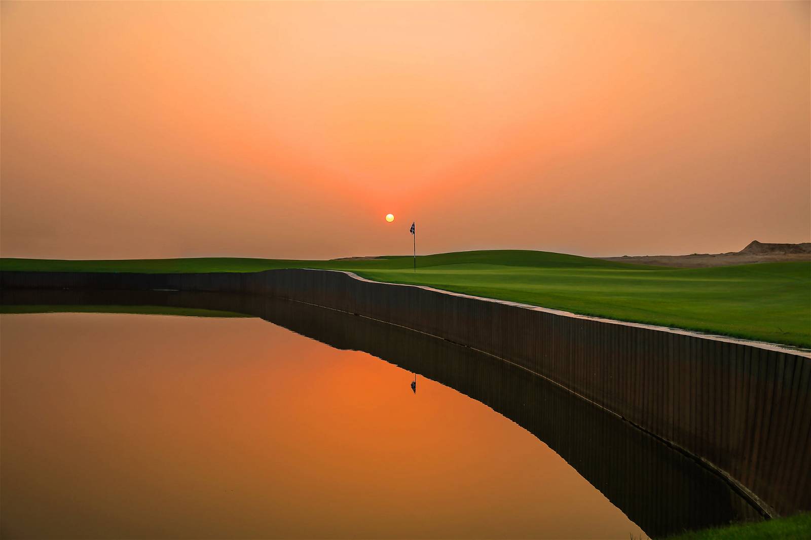 Green, Water Hazard, Al Zorah Golf Club, Dubai, United Arab Emirates
