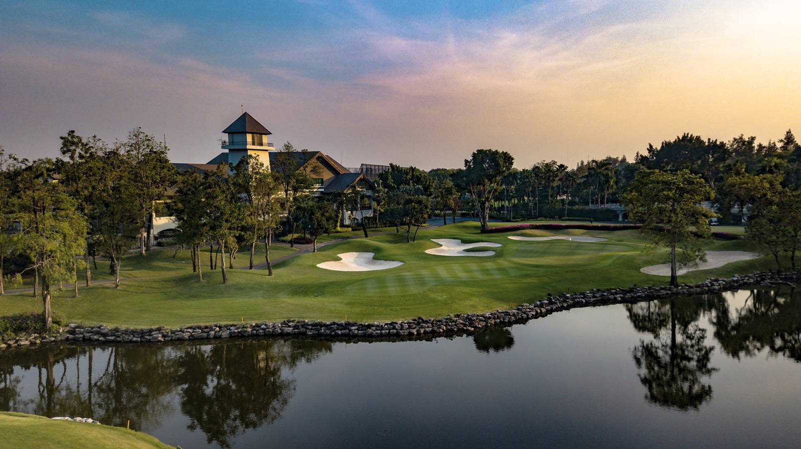Approach, Alpine Golf Club, Bangkok, Thailand