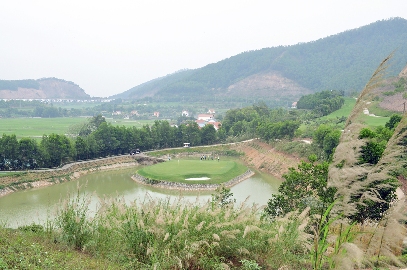 Island Green, Amber Hills Golf & Resort (Hillside Course), Hanoi