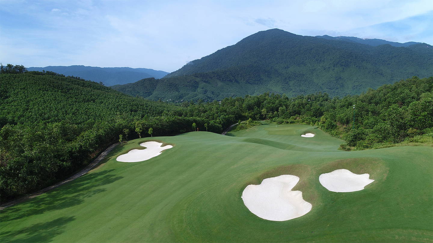 Fairway, Bunker, Ba Na Hills Golf Club, Da Nang, Vietnam