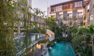 Baitong Hotel & Resort golf course