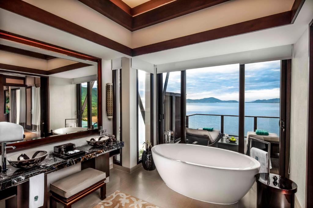 Banyan Tree Lang Co, Da Nang
