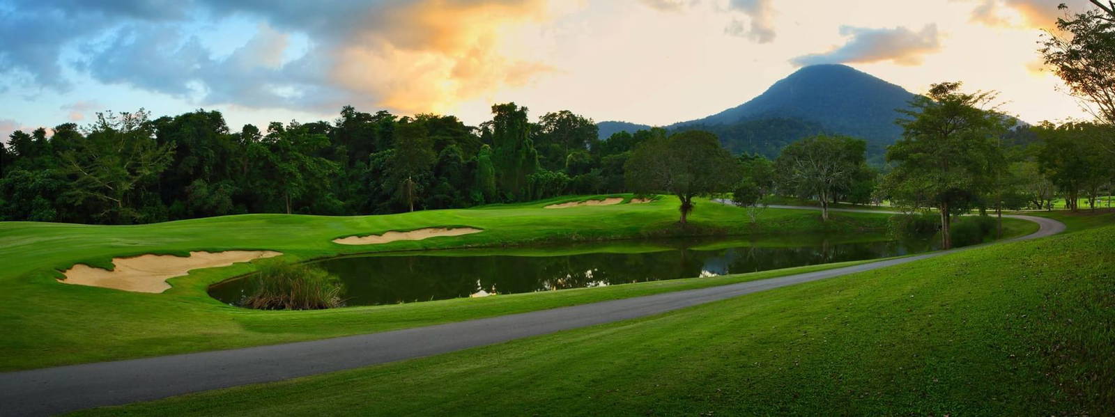 Green, Water Hazard, Chatrium Golf Resort Soi Dao Chanthaburi, Pattaya, Thailand