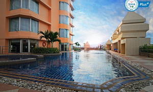 Duangtawan Hotel golf course