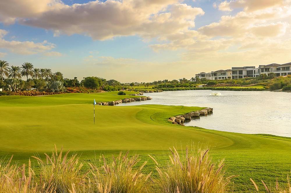 Green, Water Hazard, Dubai Hills Golf Club, Dubai, United Arab Emirates