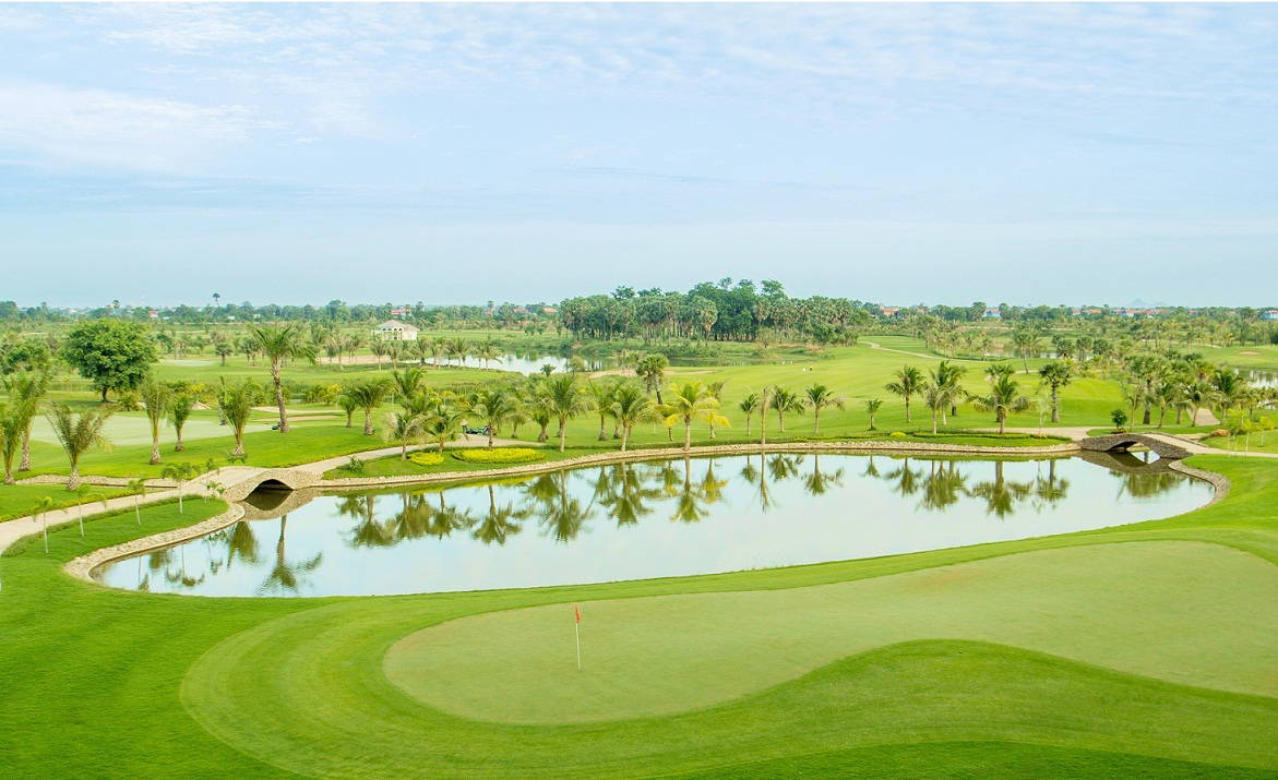 Green, Water Hazard, Garden City Golf Club, Phnom Penh, Cambodia