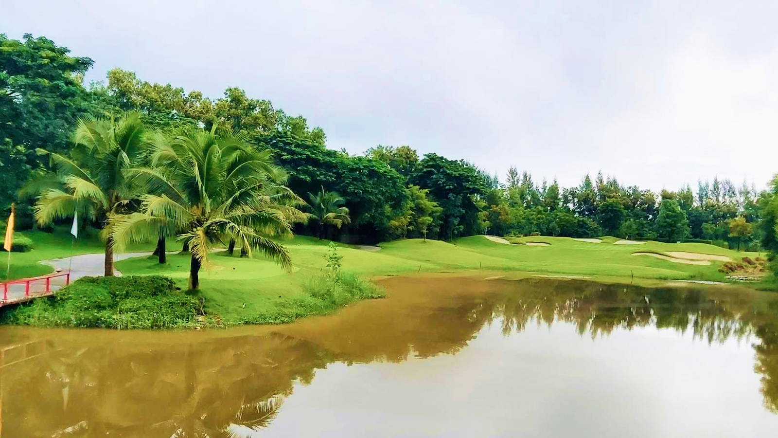 Green, Water Hazard, Hariphunchai Golf Club, Chiang Mai, Thailand