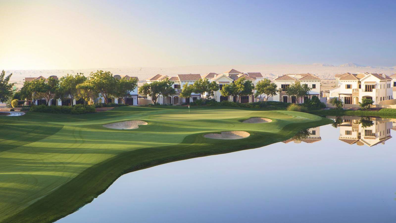 Green, Water Hazard, Jumeirah Golf Estates (Earth Course), Dubai, United Arab Emirates