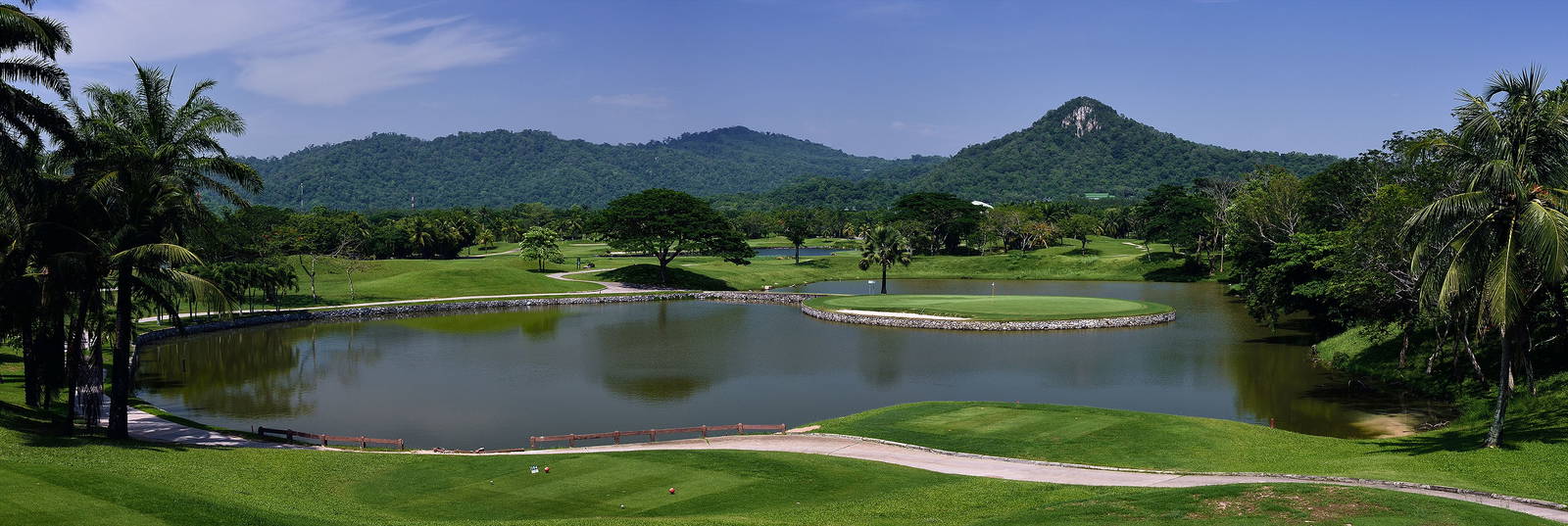 Island Green, Khao Kheow Country Club, Pattaya, Thailand