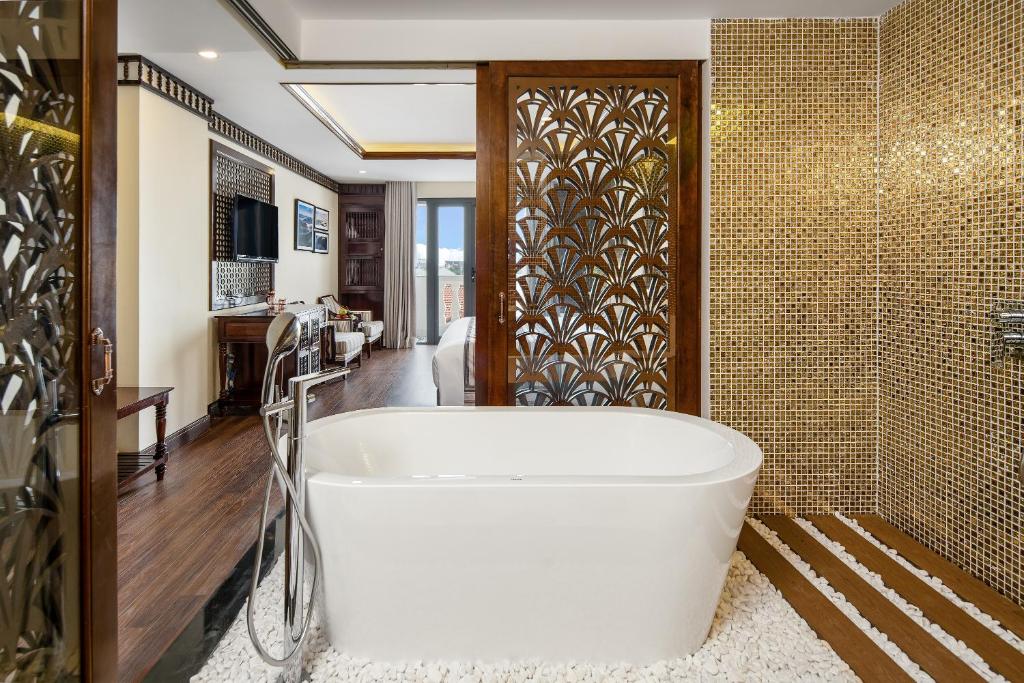 Le Pavillon Hoi An Paradise Hotel & Spa, Da Nang / Hoi An