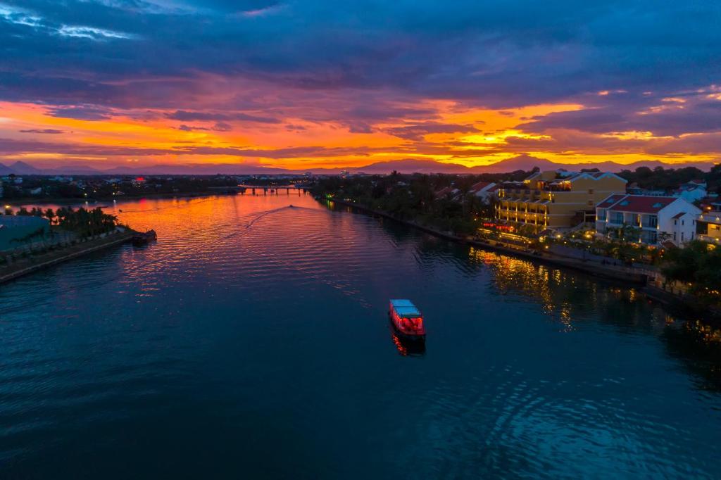 Little Riverside - A Luxury Hotel & Spa, Da Nang / Hoi An