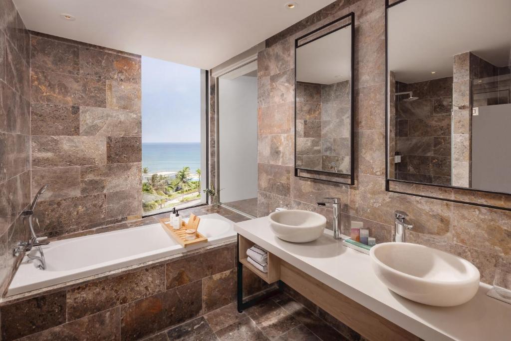 Melia Danang Beach Resort, Da Nang / Hoi An, Vietnam
