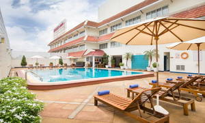 Mercure Chiang Mai golf course