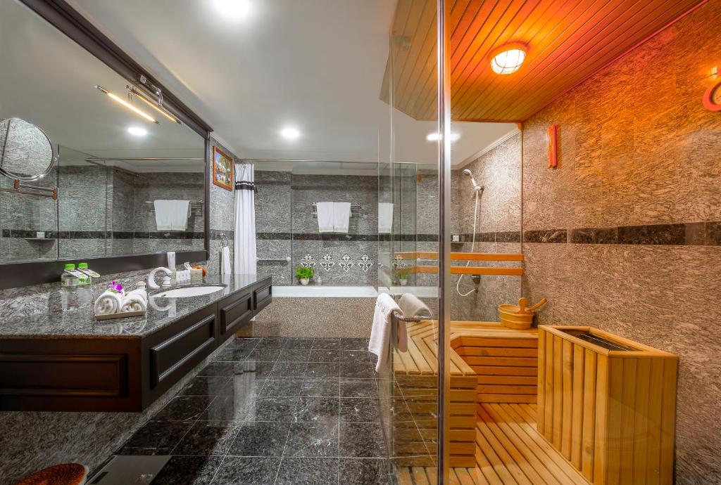 Muong Thanh Luxury Song Han Hotel, Da Nang / Hoi An, Vietnam
