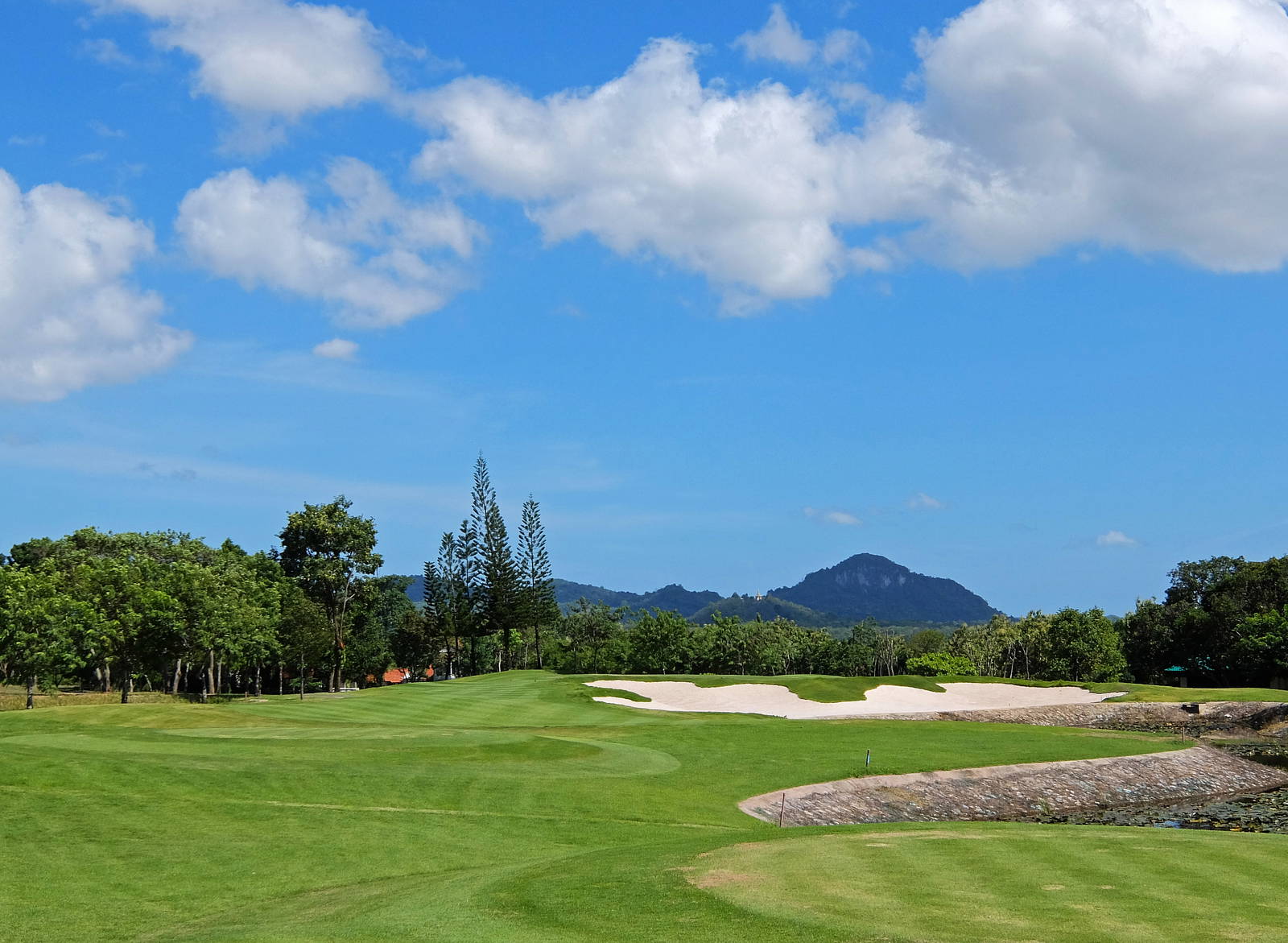 Greenside Bunker, Approach, Phoenix Gold Golf & Country Club, Pattaya, Thailand