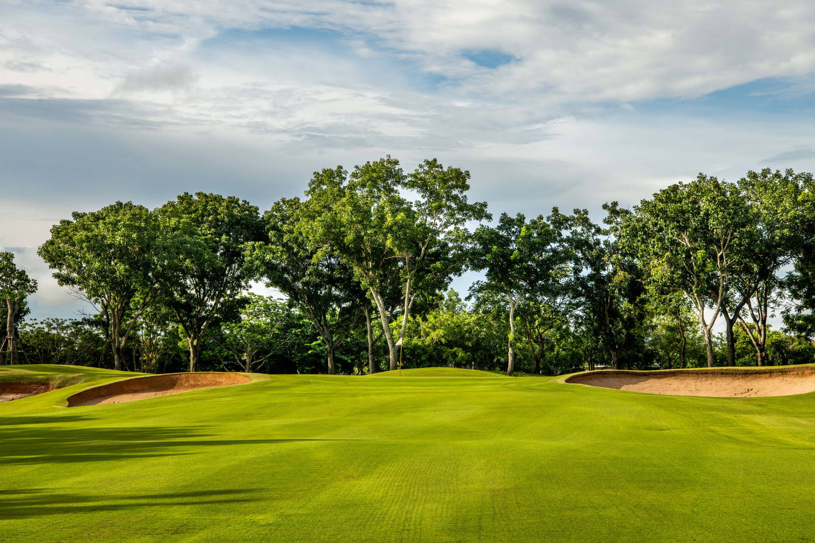 Approach, Phoenix Gold Golf & Country Club, Pattaya, Thailand