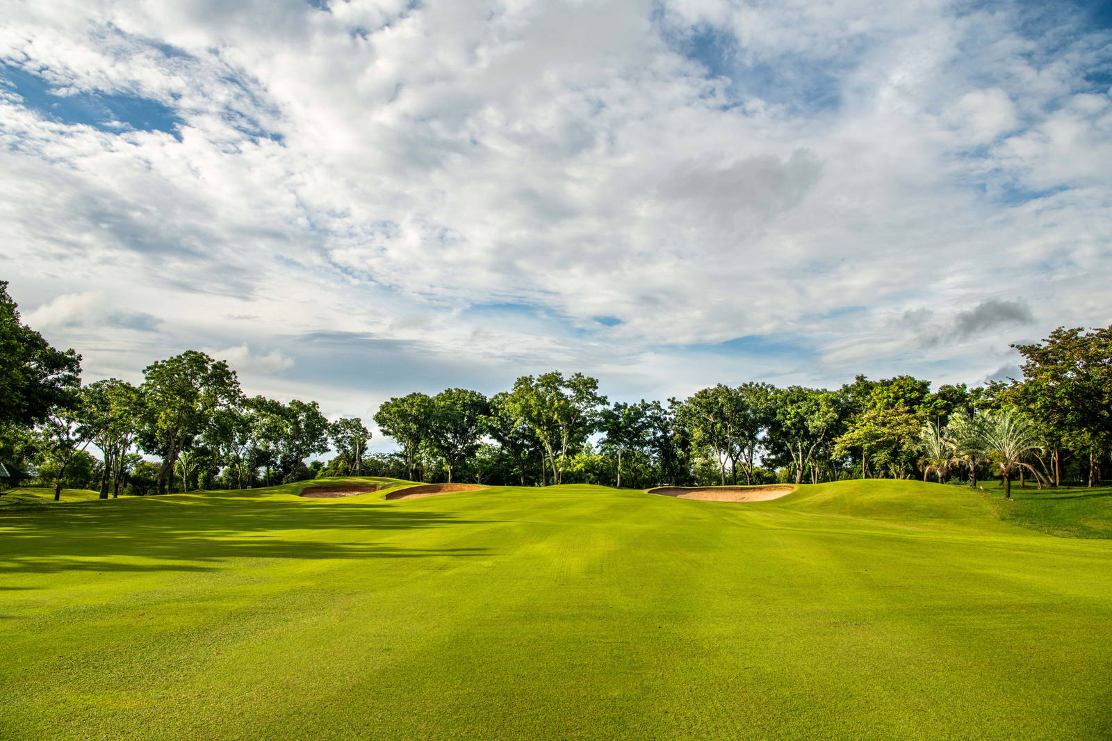 Approach, Phoenix Gold Golf & Country Club, Pattaya, Thailand