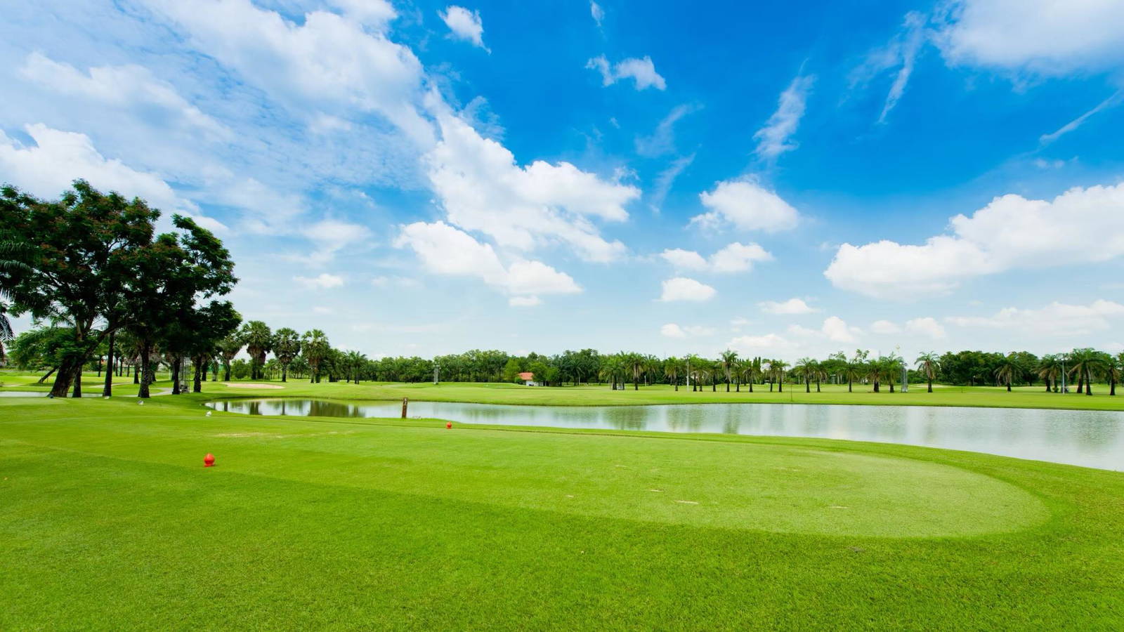 Tee Box, Pinehurst Golf Country Club, Bangkok, Thailand