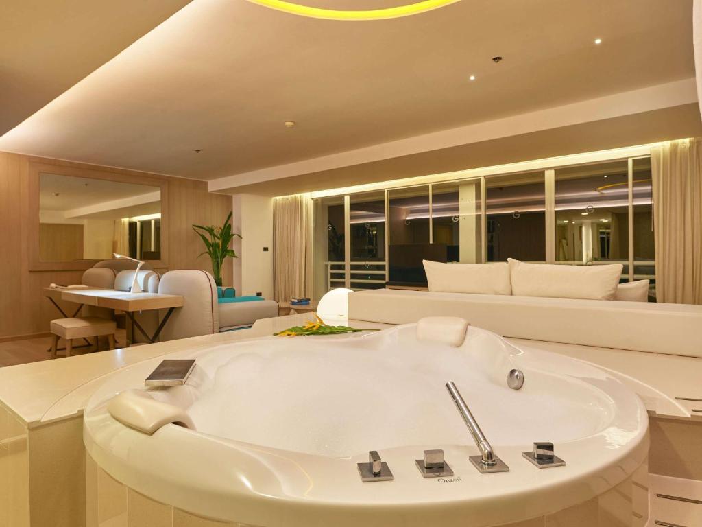 Pullman Pattaya Hotel G, Pattaya, Thailand