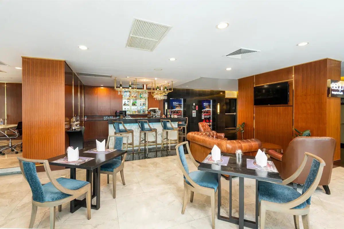 Radisson Suites Bangkok Sukhumvit, Bangkok, Thailand