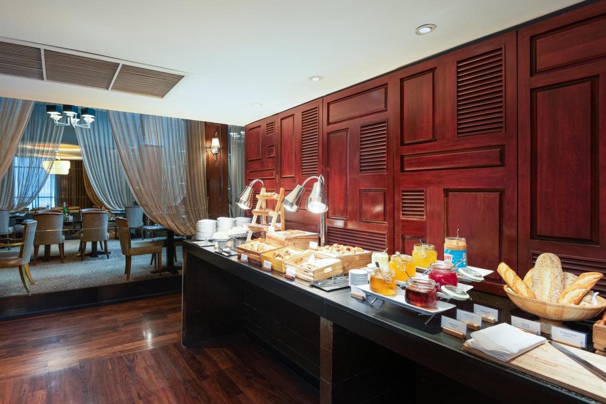 Radisson Suites Bangkok Sukhumvit, Bangkok, Thailand