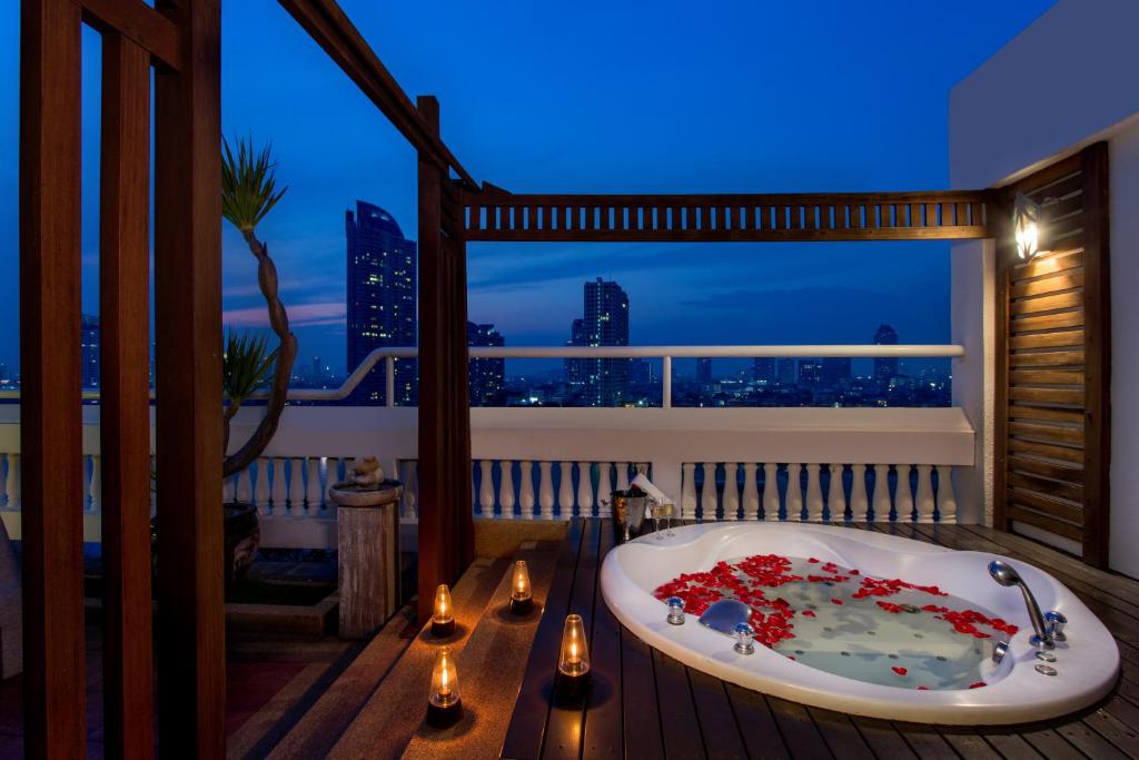 Ramada Plaza by Wyndham Bangkok Menam Riverside, Bangkok, Thailand