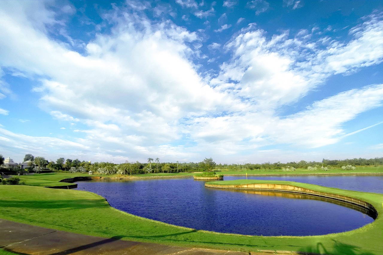 Island Green, Royal Gems Golf City (Dream Arena), Bangkok, Thailand