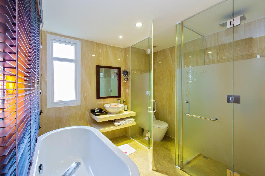 Royal Riverside Hoi An Hotel & Spa, Da Nang / Hoi An