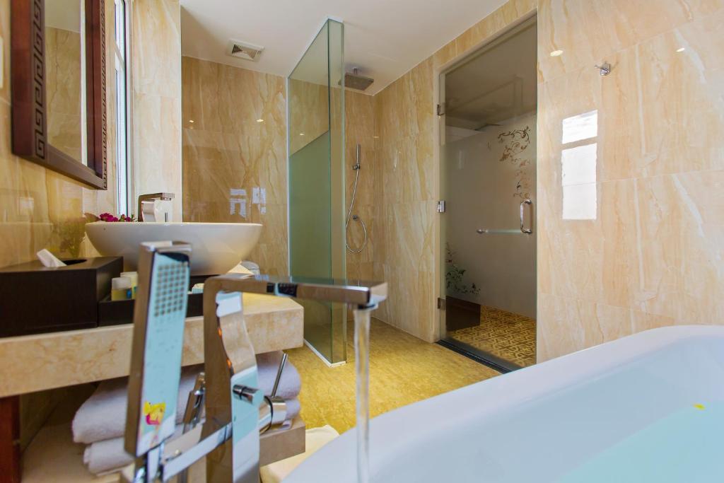 Royal Riverside Hoi An Hotel & Spa, Da Nang / Hoi An