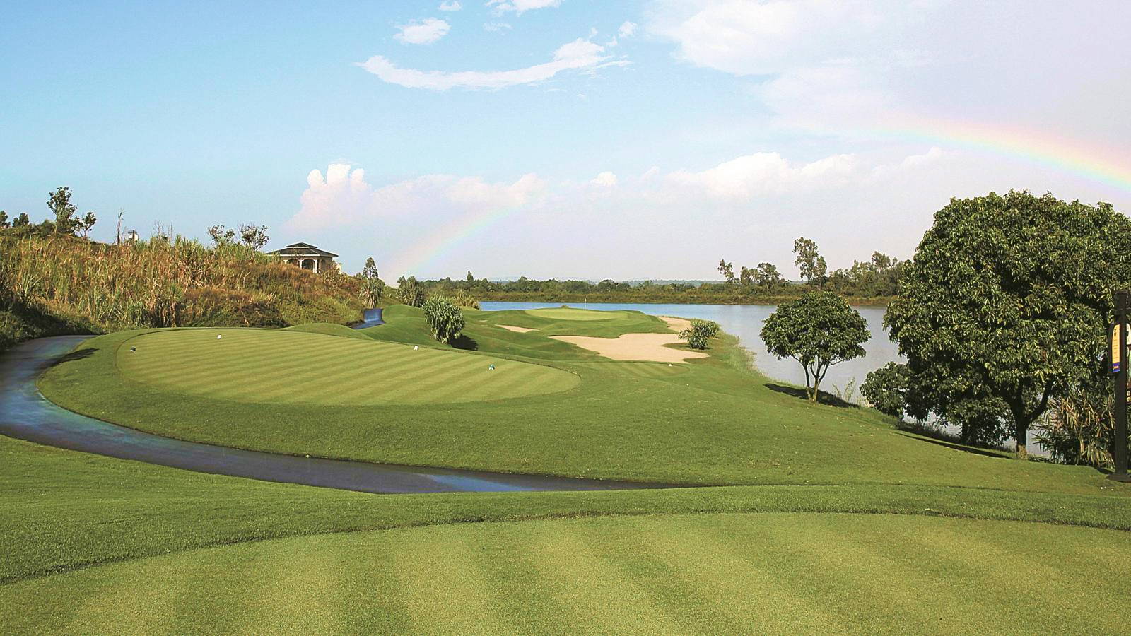 Tee Box, Green, Sky Lake Resort & Golf Club (Lake Course), Hanoi, Vietnam