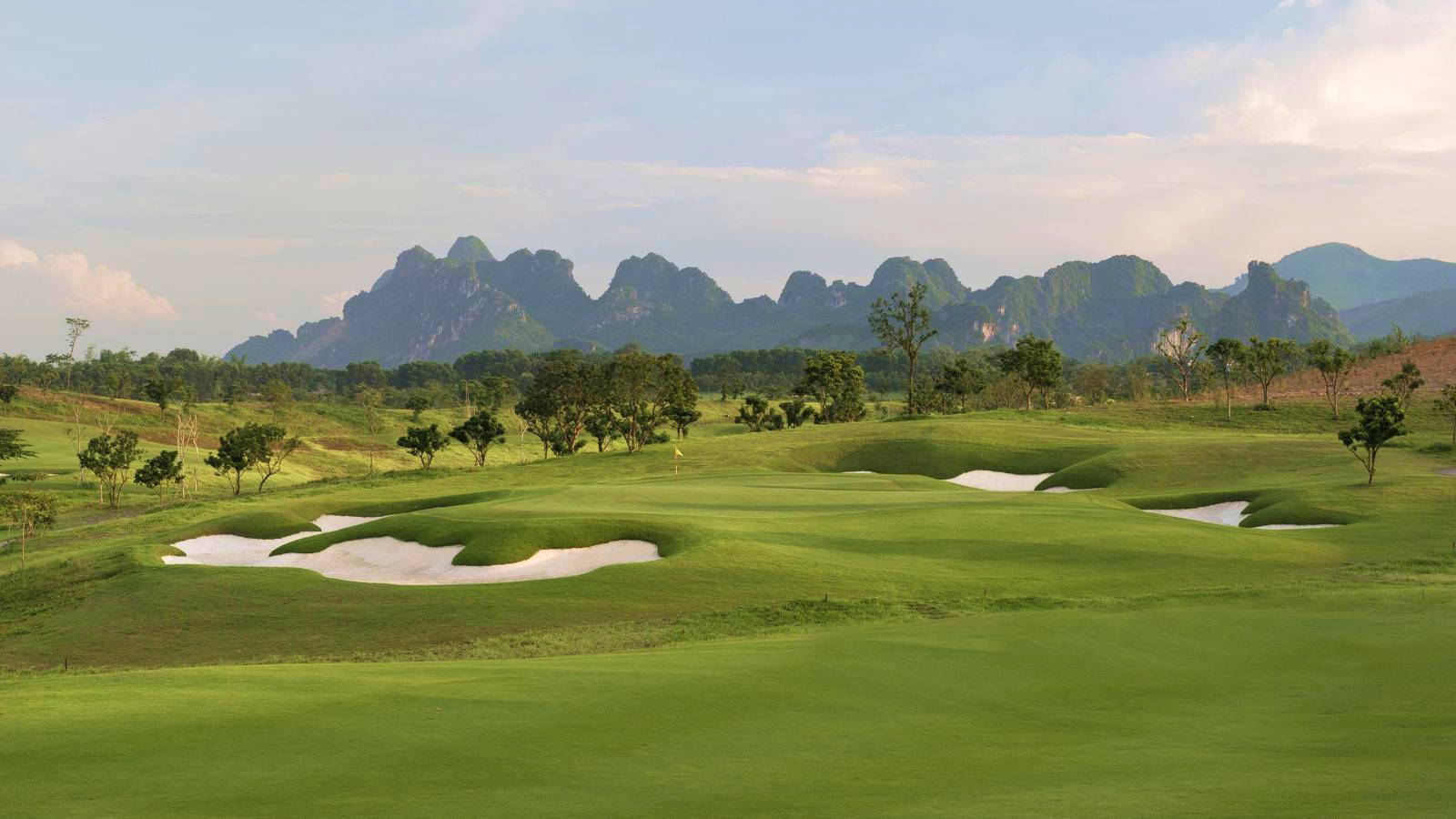 Approach, Sky Lake Resort & Golf Club (Sky Course), Hanoi, Vietnam