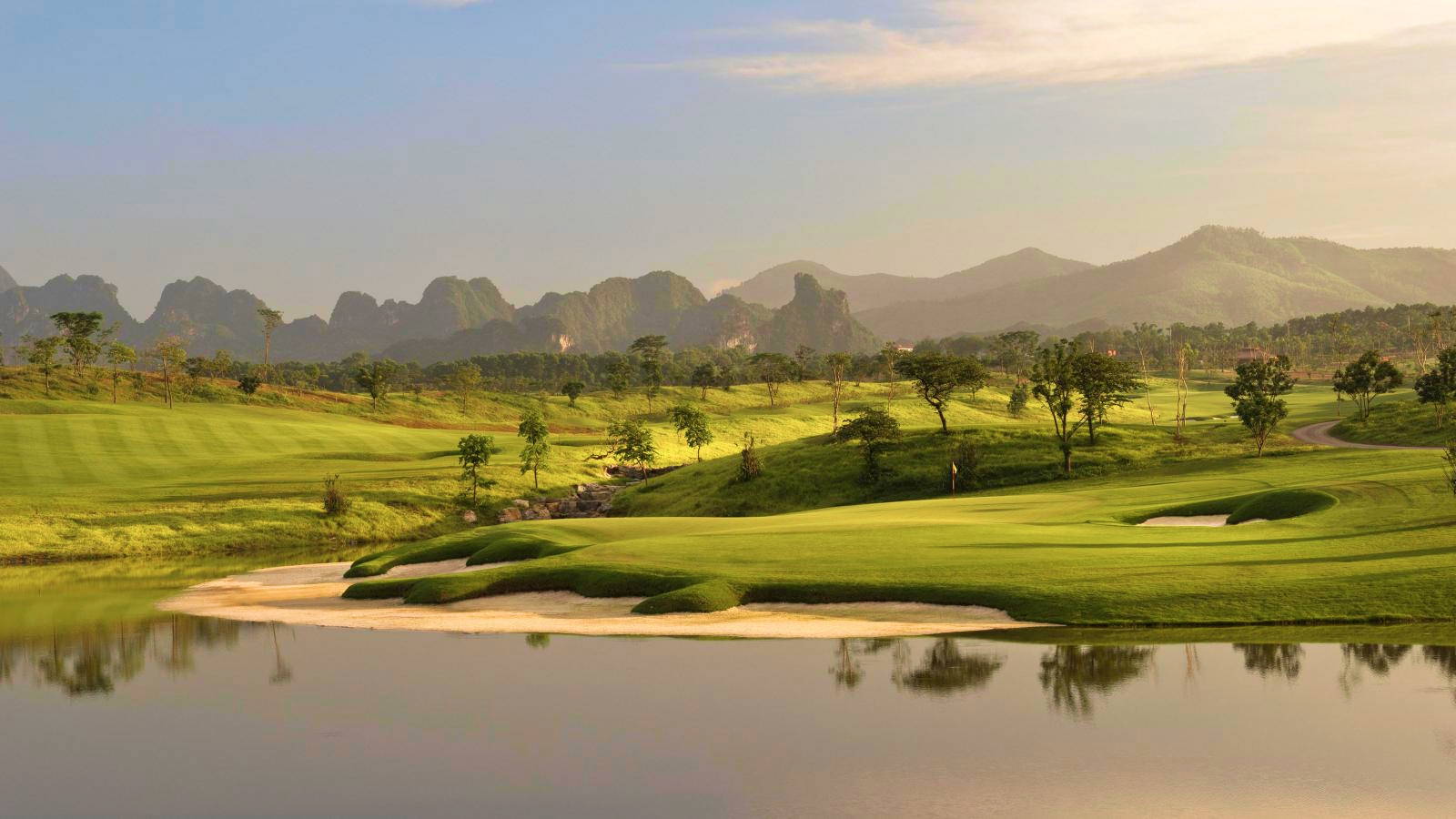 Green, Water Hazard, Sky Lake Resort & Golf Club (Sky Course), Hanoi, Vietnam