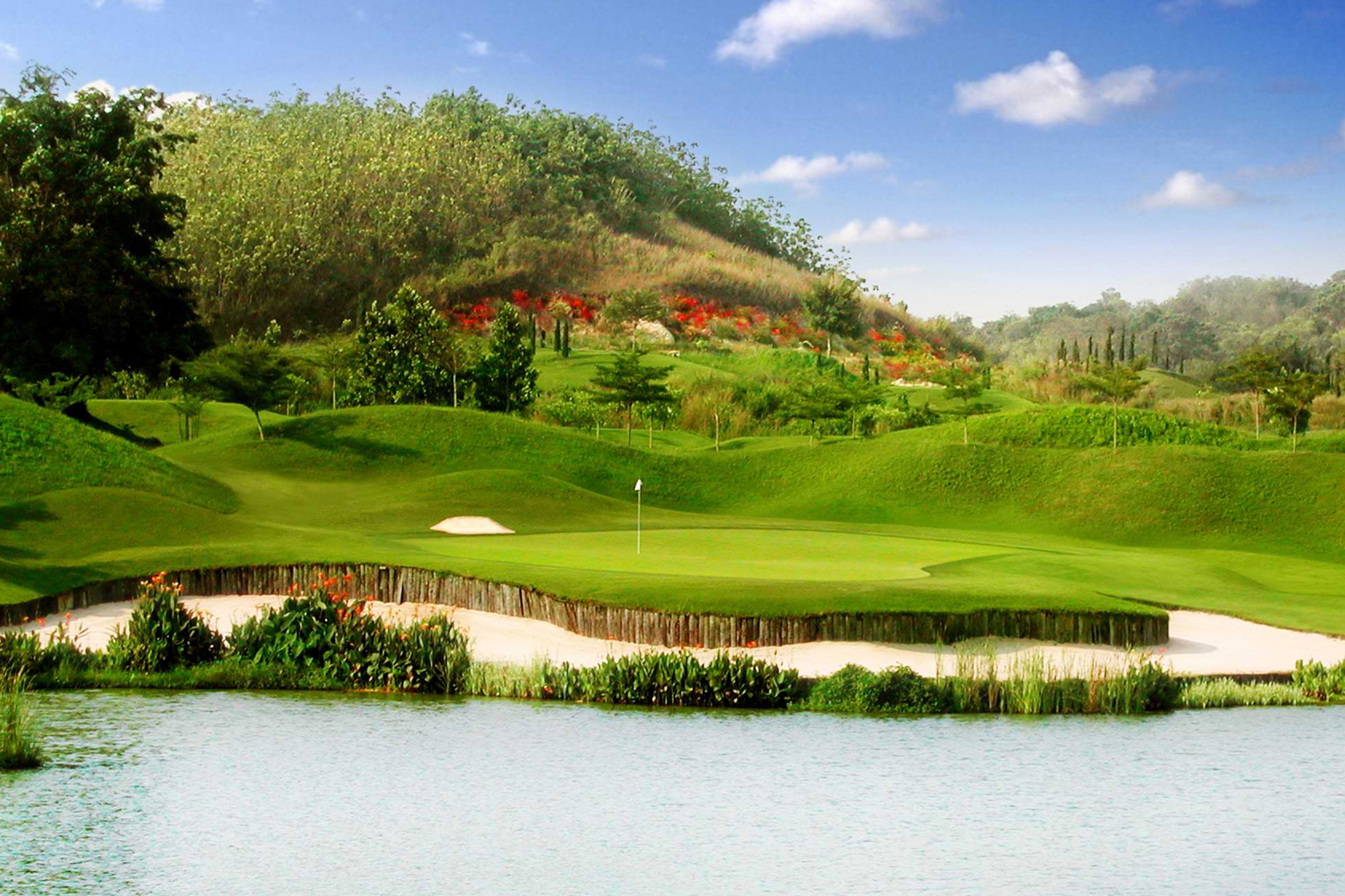 Green, Water Hazard, St Andrews 2000 Golf Club, Pattaya, Thailand