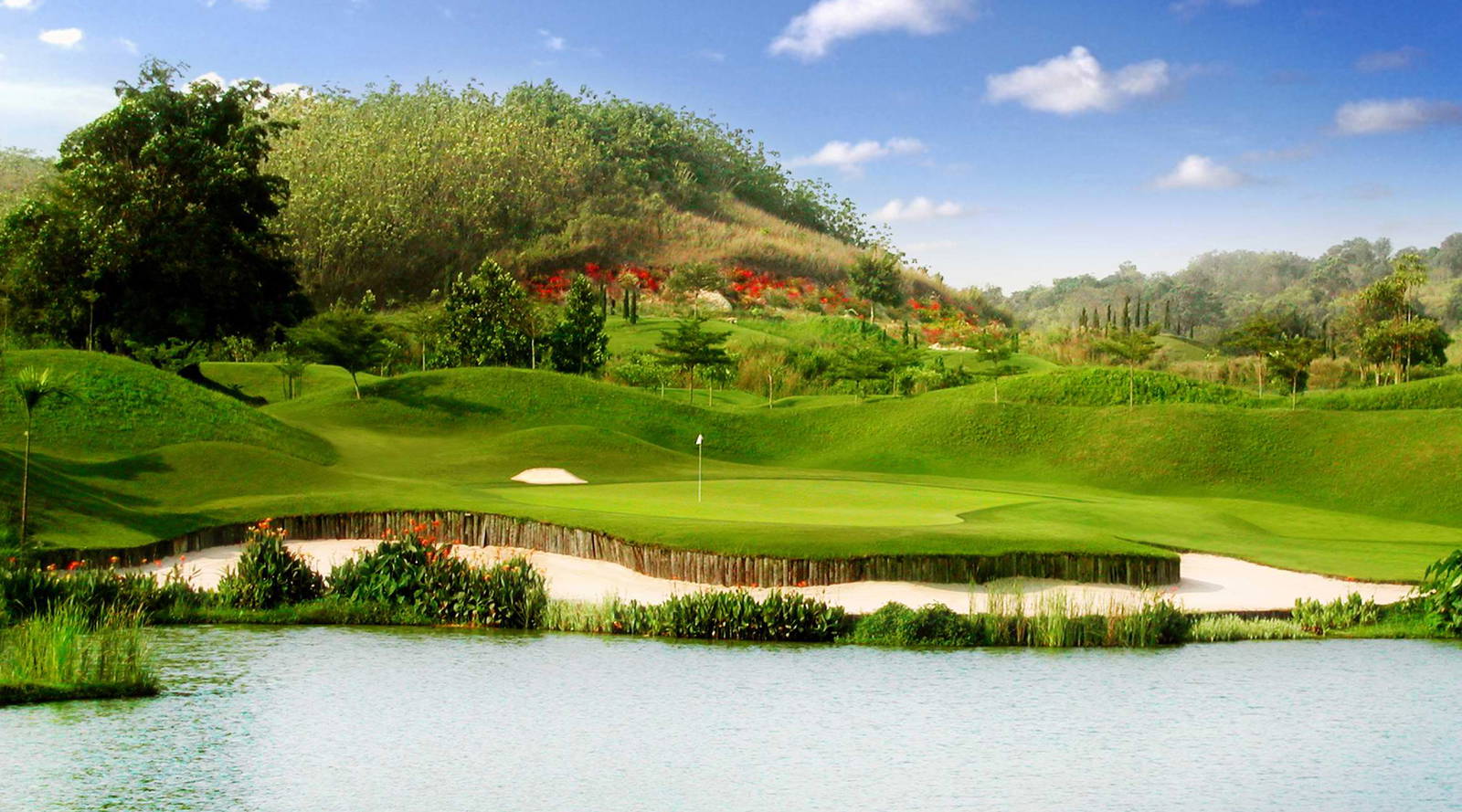 Green, Water Hazard, St Andrews 2000 Golf Club, Pattaya, Thailand