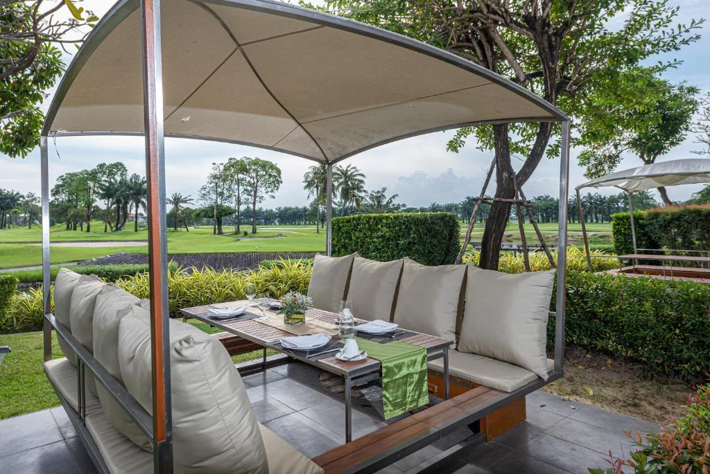 Summit Windmill Golf Residence, Bangkok, Thailand