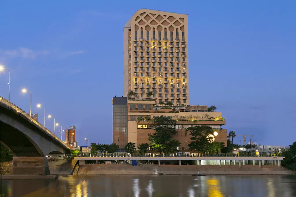 SUN & MOON, Riverside Hotel, Phnom Penh