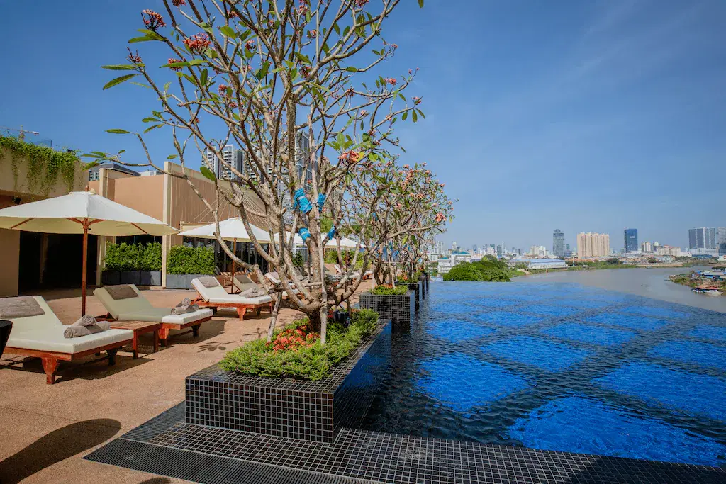 SUN & MOON, Riverside Hotel, Phnom Penh