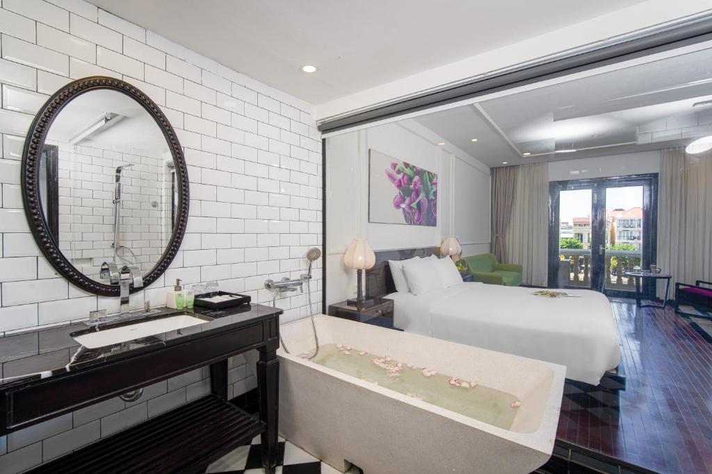 Thanh Binh Riverside Hotel, Da Nang / Hoi An