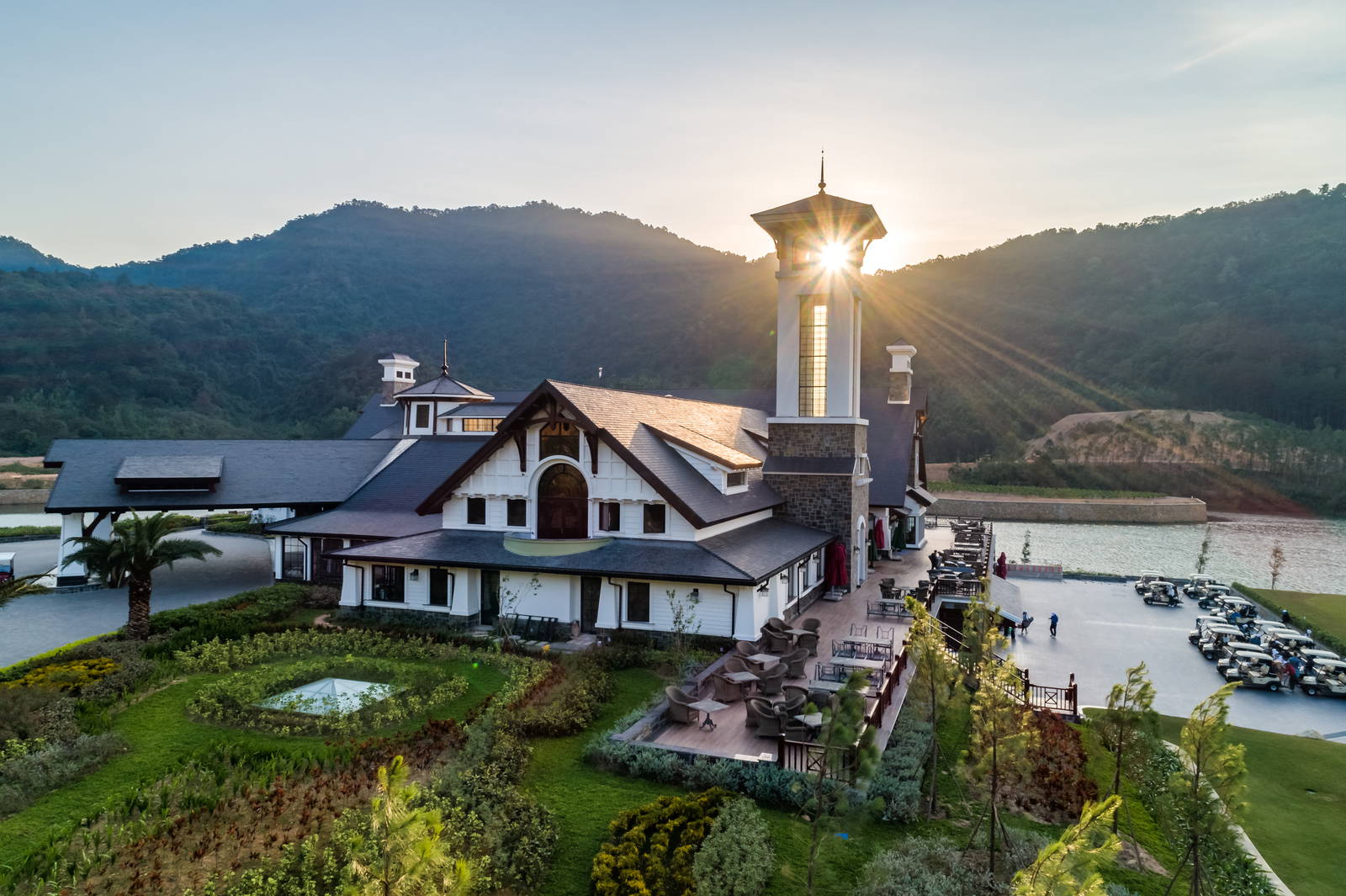 thanh-lanh-clubhouse4a.JPG