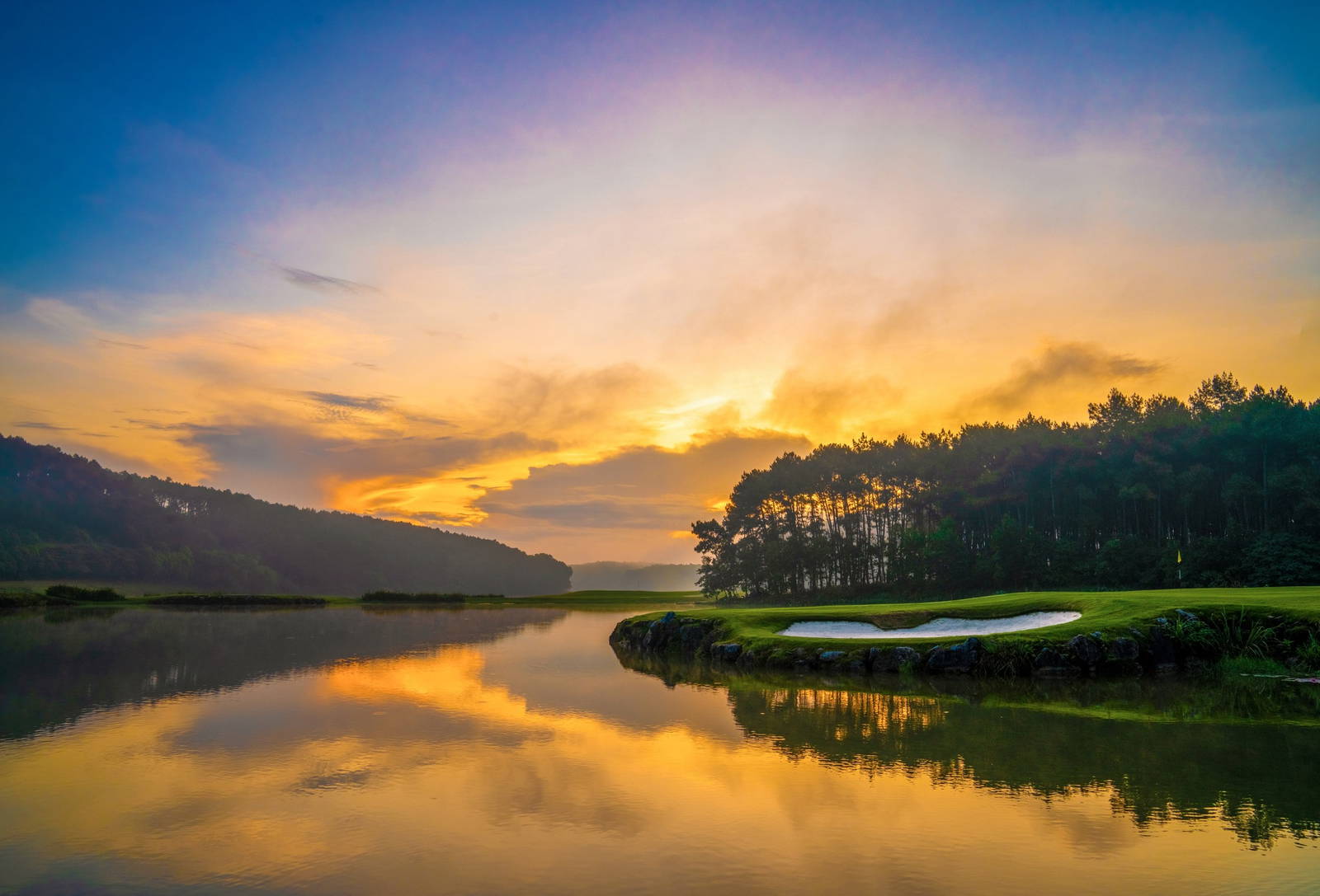 Green, Bunker, Water Hazard, Trang An Golf & Country Club, Hanoi, Vietnam