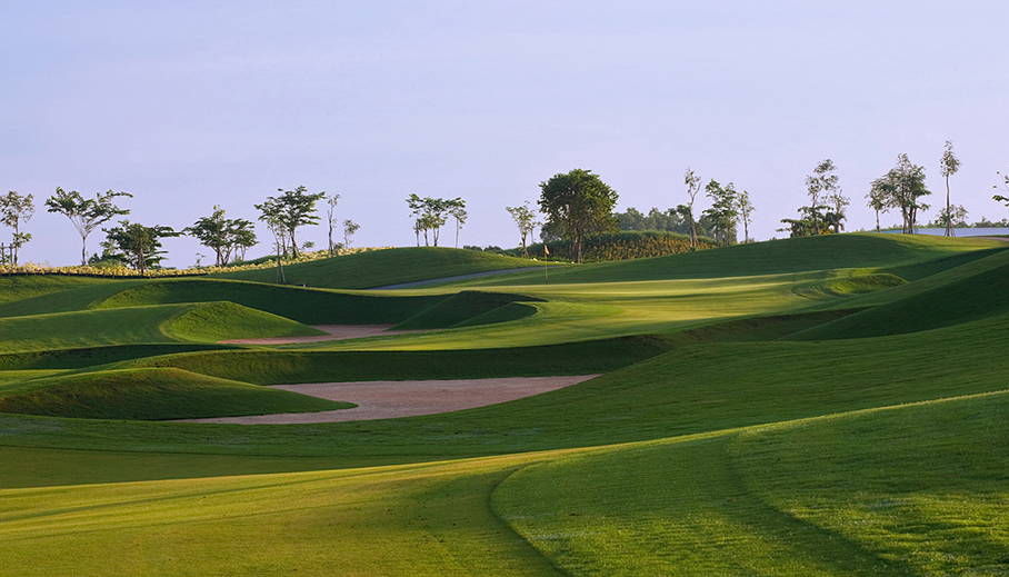 Approach, Twin Doves Golf Club, Ho Chi Minh, Vietnam