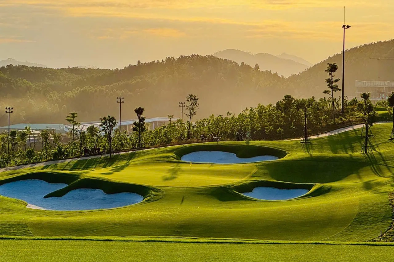 Green, Van Lang Empire Golf Club, Hanoi, Vietnam