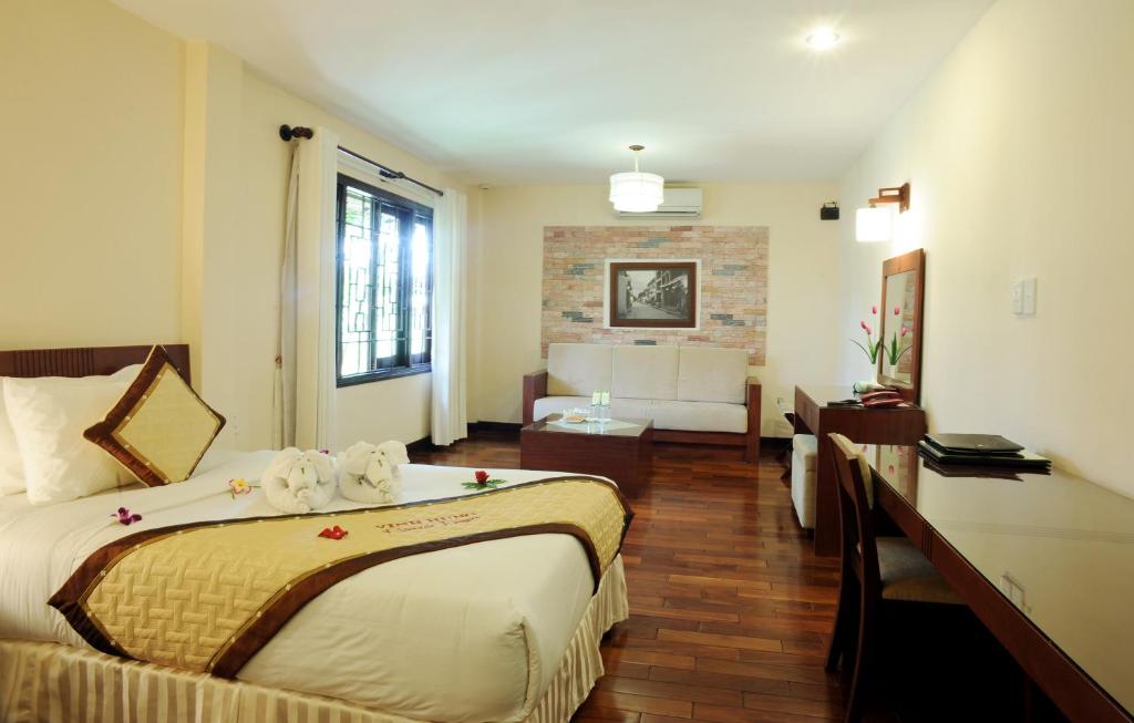 Vinh Hung Riverside Resort, Da Nang / Hoi An