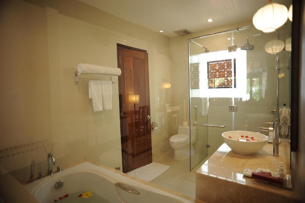 Vinh Hung Riverside Resort, Da Nang / Hoi An