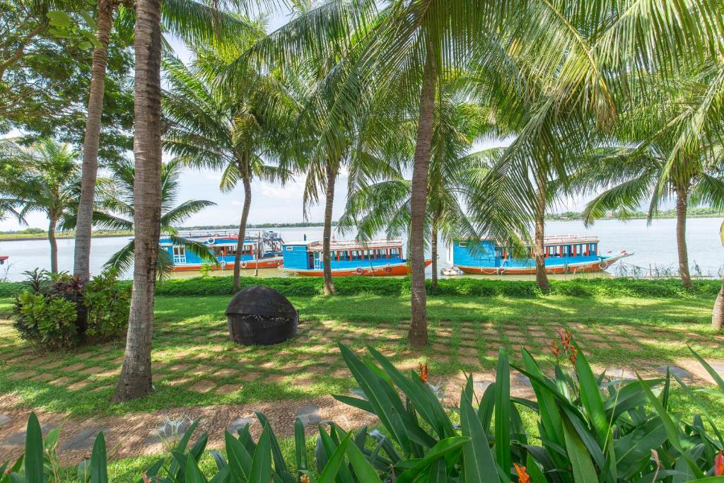 Vinh Hung Riverside Resort, Da Nang / Hoi An