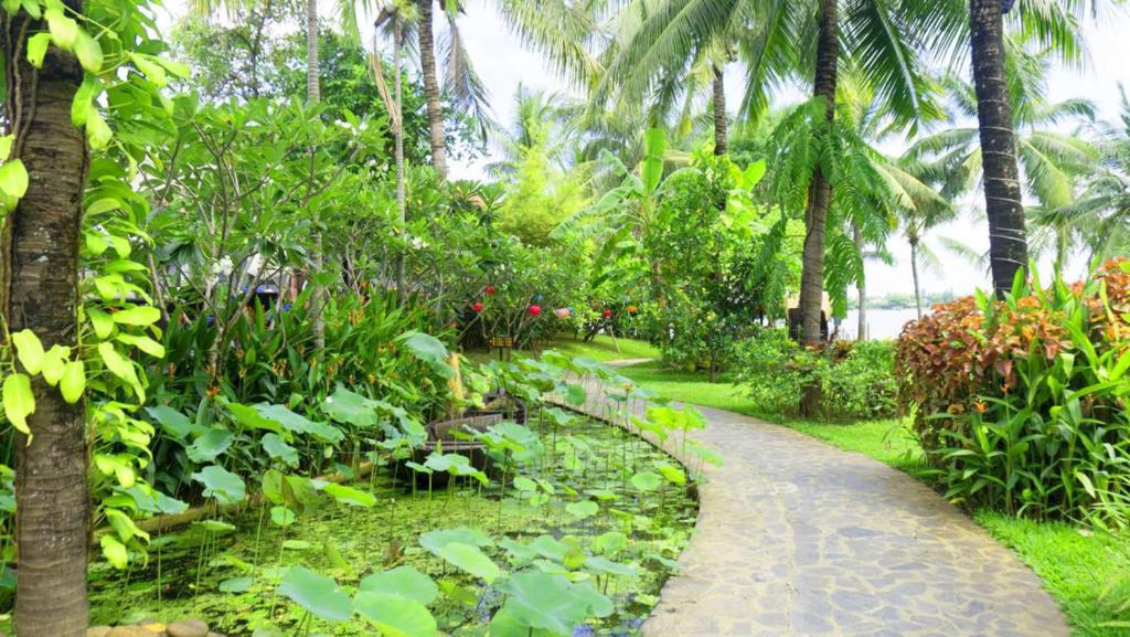 Vinh Hung Riverside Resort, Da Nang / Hoi An